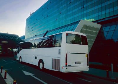 Luksuzni autobus sa vozačem namenjen privatnim grupama