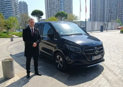 Iznajmljivanja kombi vozila sa vozačem 2026